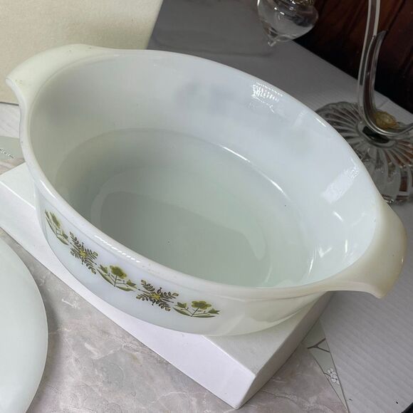 VTG Fire-King Meadow Green Casserole 1.5 QT with lid. - Picture 5 of 9